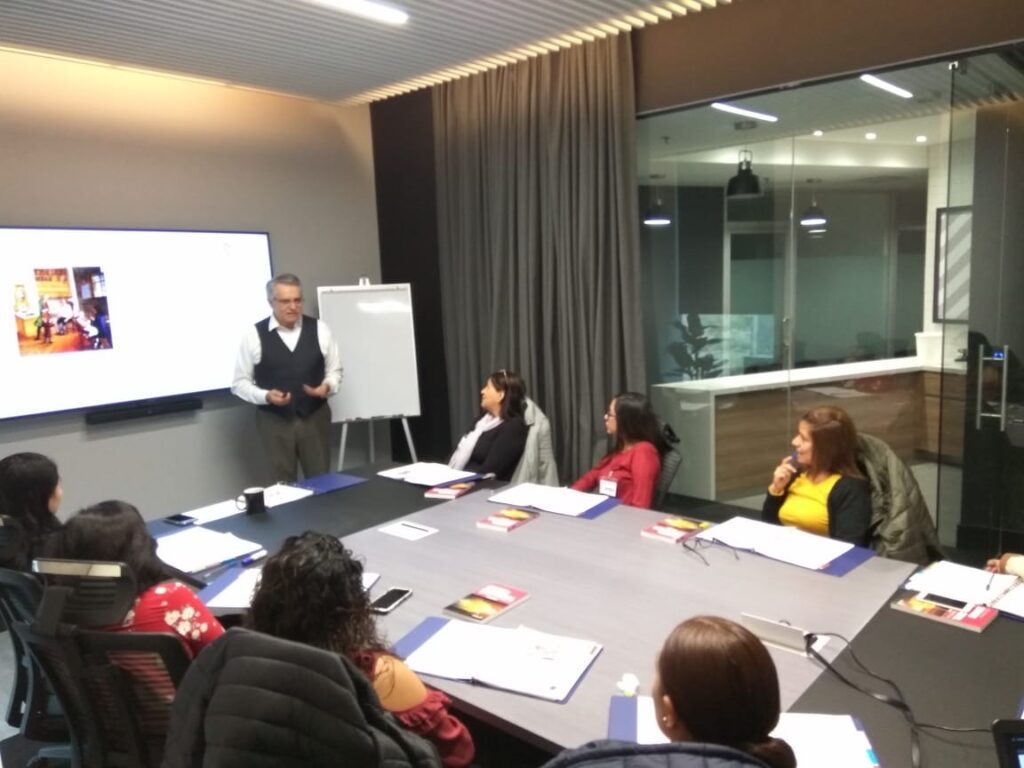 Cursos de Capacitación Empresarial con Más de 23 Años de Éxito